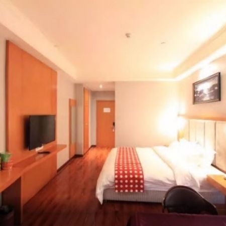 ホテル Ibis Chongqing Airport エクステリア 写真