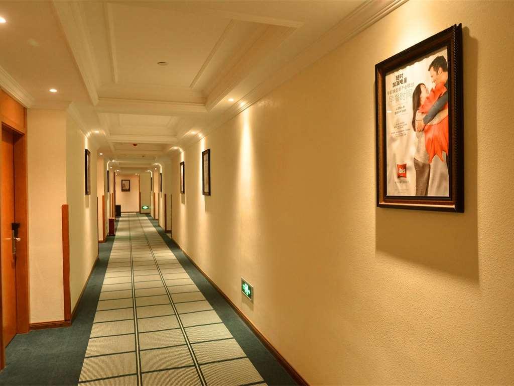 ホテル Ibis Chongqing Airport エクステリア 写真