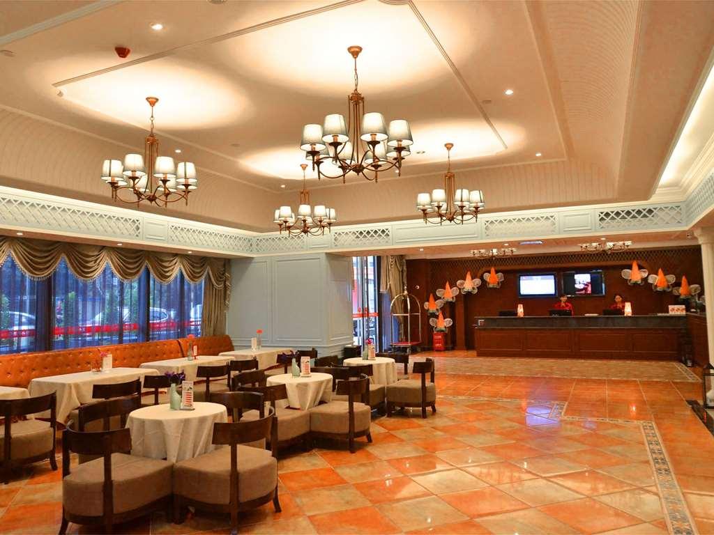 ホテル Ibis Chongqing Airport エクステリア 写真